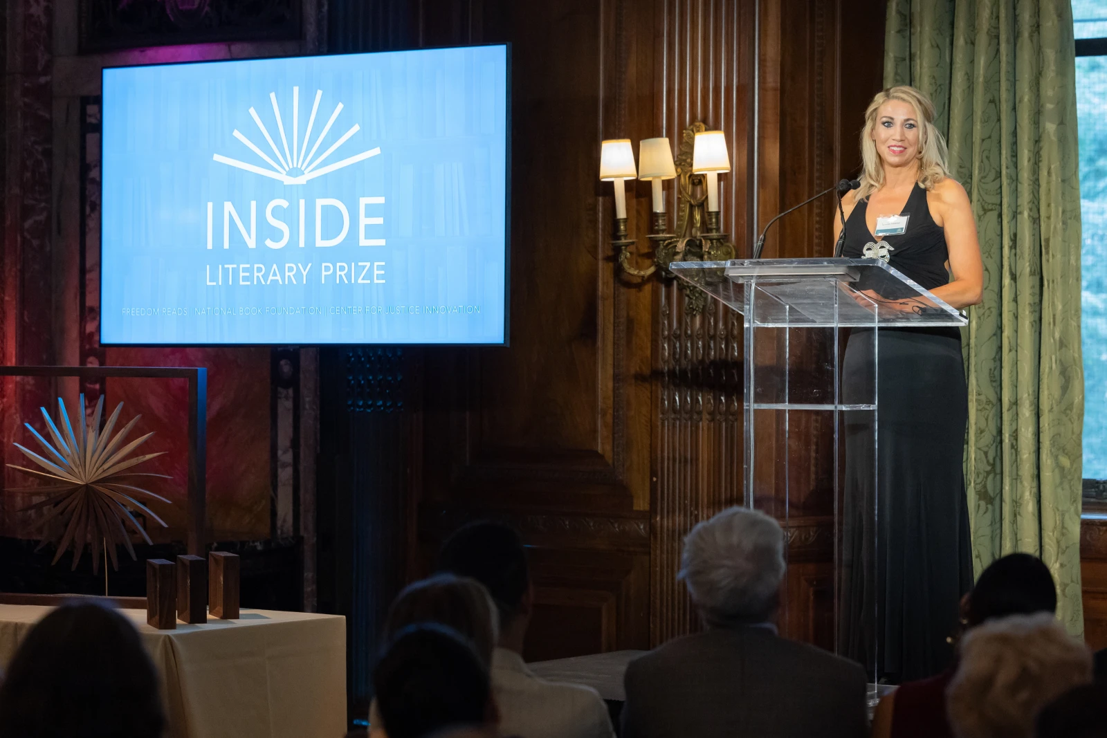 Lyndie Felsher speaking on stage at the 2025 Inside Literary Prize Award Ceremony.